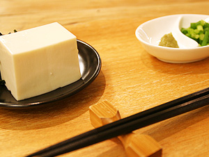 道志の豊かな清流と地元で育った大豆で丁寧に創り上げた贅沢な豆腐。
