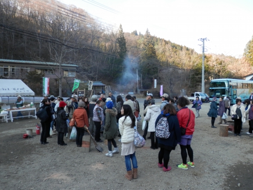 焼き芋に集う　1.JPG